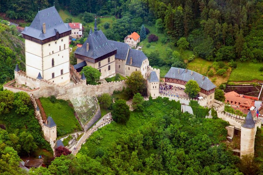 Prague: Fairytale Karlstejn Castle in Retro-Style Car - Booking details worth checking