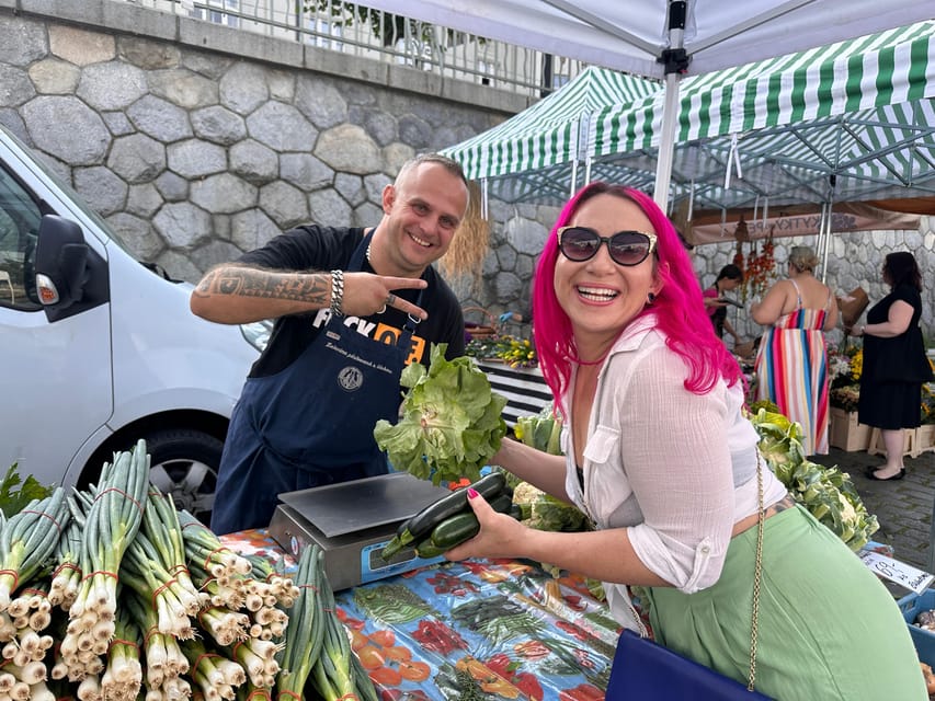 Prague: Farmers Market and Brunch Class with Celebrity Chef - Choosing the brunch menu beside the river
