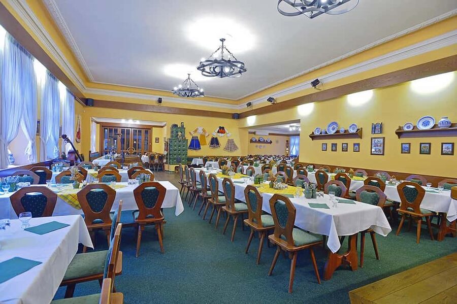 Prague: Folk Dancing Dinner Experience - The four-course Czech meal