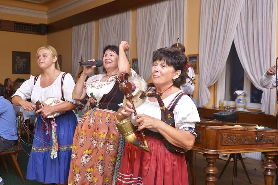 Prague: Folk Dancing Dinner Experience - Live singing, dancing, and traditional music