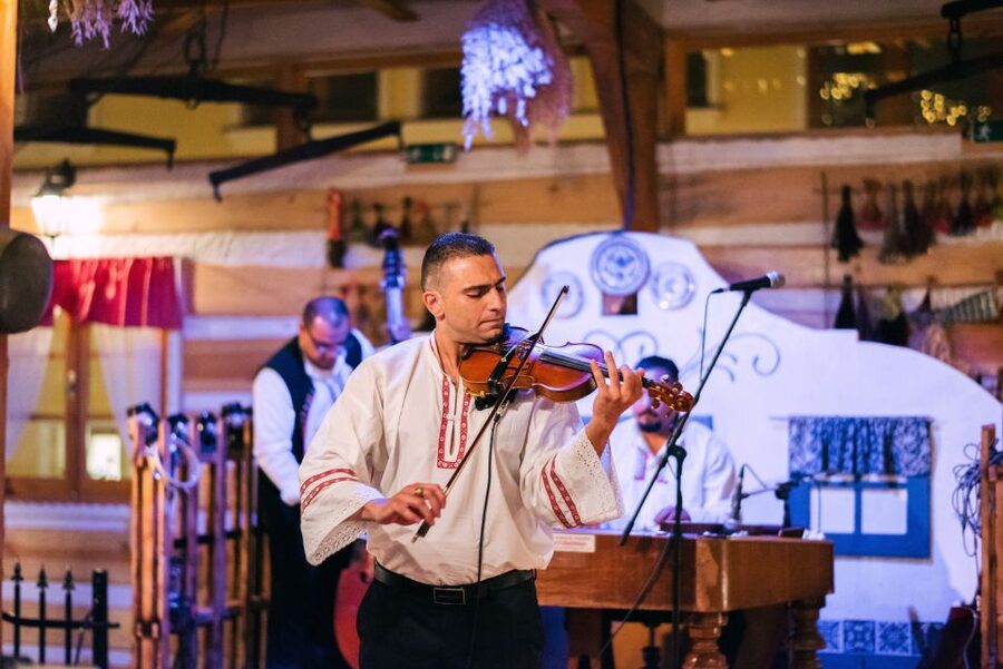 Prague: Folkloric Dinner Show with Unlimited Drinks - What the evening is really like