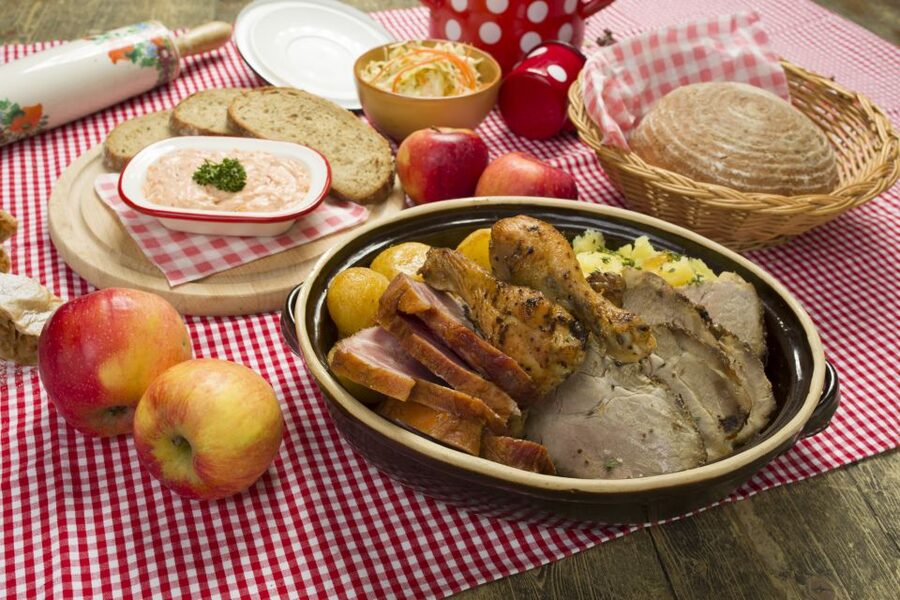 Prague: Folkloric Dinner Show with Unlimited Drinks - A mead toast begins the Czech welcome