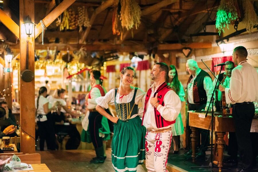 Prague: Folkloric Dinner Show with Unlimited Drinks - Unlimited drinks add real value