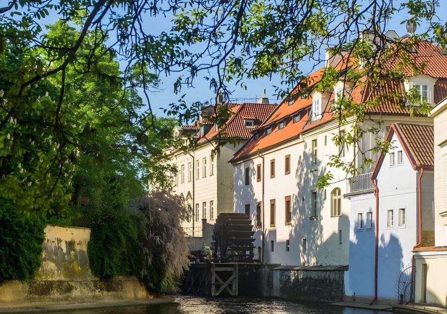 Prague: Full-Day Private Tour of Prague - 5 hours - Why a private guide changes the experience