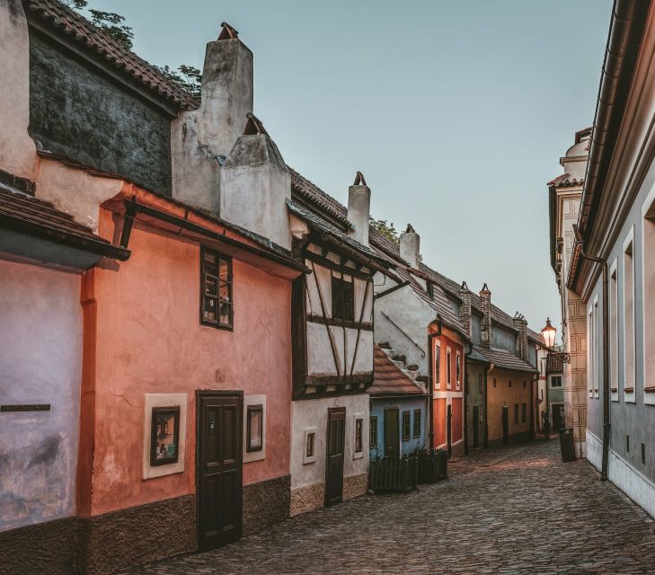 Prague: Full-Day Sightseeing Tour with Cruise and Lunch - Key points to know before booking