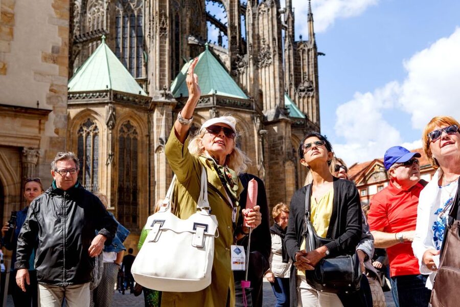 Prague: Full-Day Sightseeing Tour with Cruise and Lunch - Old Town Square and the Astronomical Clock