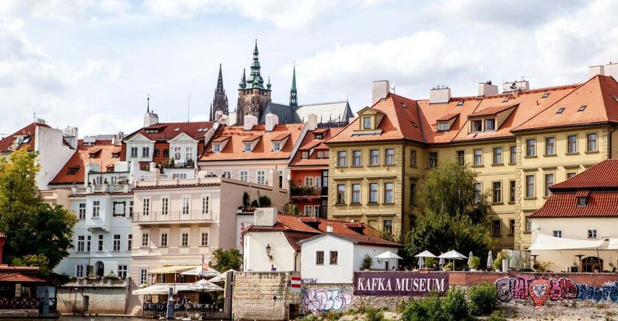 Prague: Full-Day Sightseeing Tour with Cruise and Lunch - Josefov, the Jewish Quarter, and Parizska Avenue