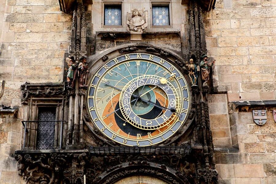 Prague: Full-Day Sightseeing Tour with Cruise and Lunch - One hour on the Vltava
