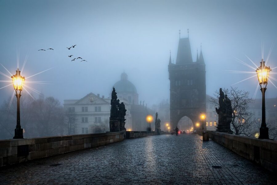 Prague: Ghost Walking Tour - A guide who performs, not just narrates