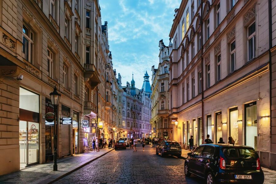 Prague: Ghost Walking Tour Where Legends Come To Life - Mariánské náměstí and the city between fact and folklore
