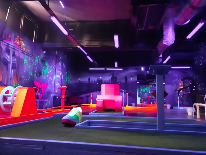 Prague: Glow Golf Mini Golf Game by UV Light - What happens between the holes