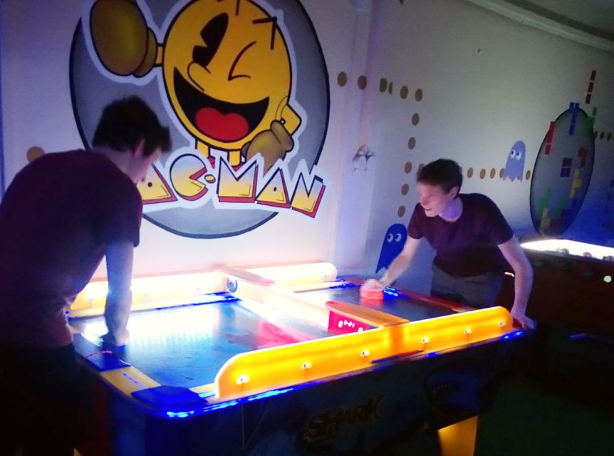 Prague: Glow Golf Mini Golf Game by UV Light - Best times and group types