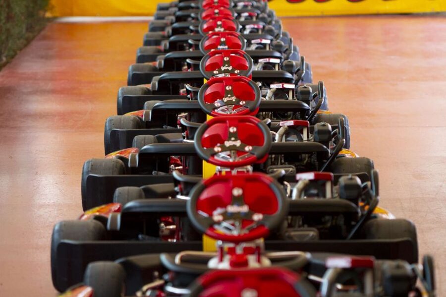 Prague: Go-Kart Racing Experience - Choosing between one hour and two 10-minute races