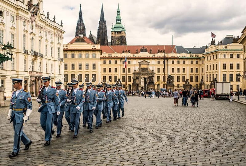Prague Grand 2,5 hour + 2 hour exterior walking tour - Prague Castle and the Changing of the Guard