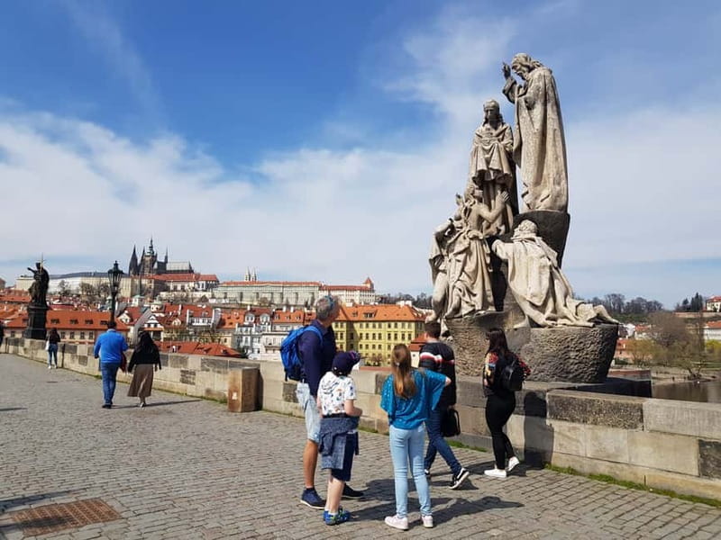 Prague Grand 2,5 hour + 2 hour exterior walking tour - Guides who make the route work