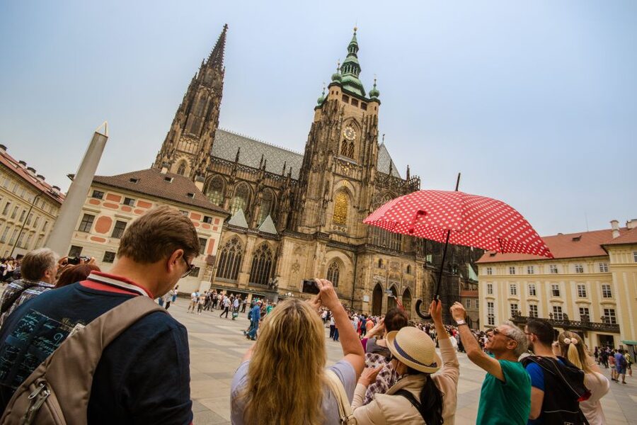 Prague: Guided Bus & Walking Tour with River Cruise & Lunch - Who should book this Prague day tour