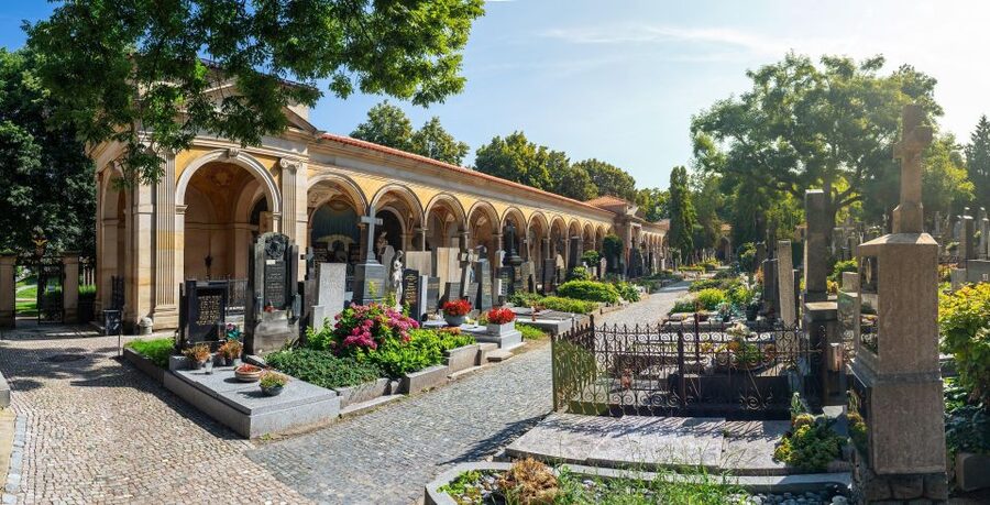 Prague: Guided tour to the historic fortress of Vyšehrad - Walking the centuries-old fortress grounds