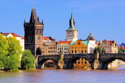 Prague Guided Walking Tour and Cruise with Authentic Czech Lunch