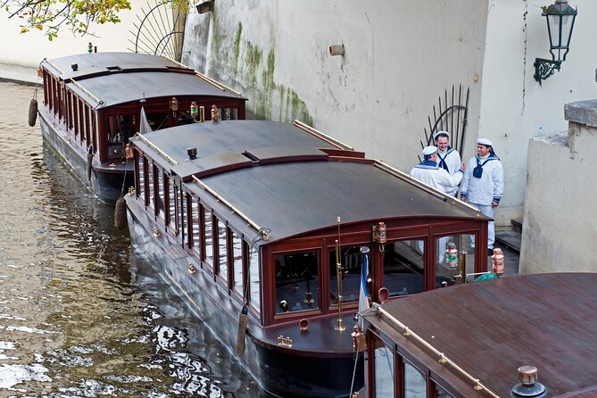 Prague Guided Walking Tour and Cruise with Authentic Czech Lunch - Czech lunch at Old Town Square
