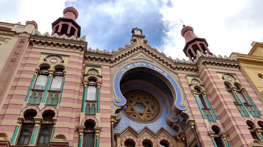 Prague: Guided Walking Tour of Prague's Jewish Quarter - Meeting the guide in central Prague