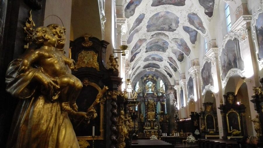 Prague Half-Day City Tour by Car - What the car changes, and what it does not