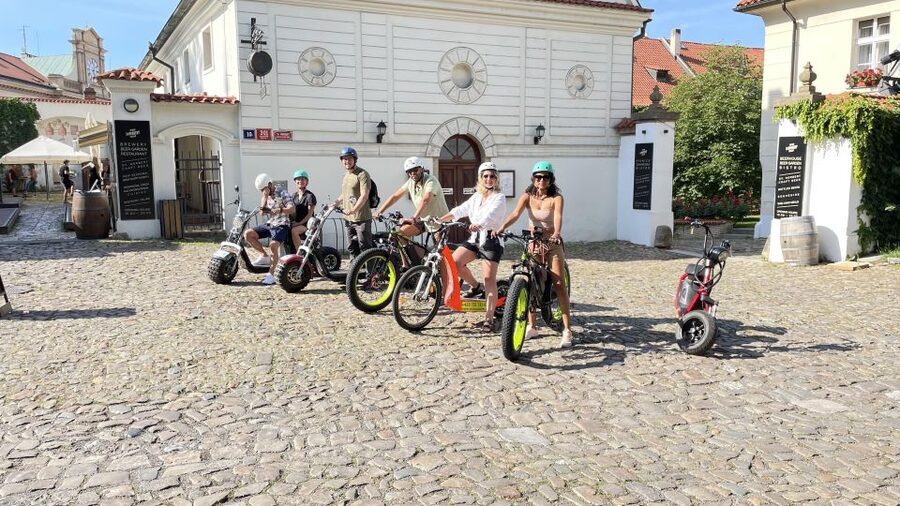 Prague: Highlights Tour on e-Scooter or eBike - Prague Castle and the climb to Strahov
