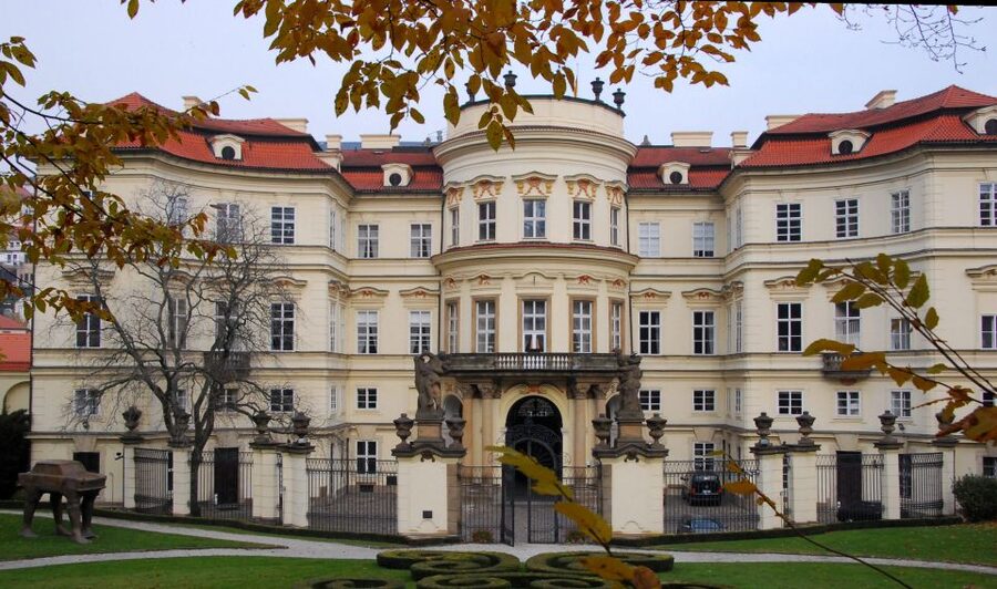 Prague: Highlights Walking Tour to the German embassy 1989 - Key points at a glance
