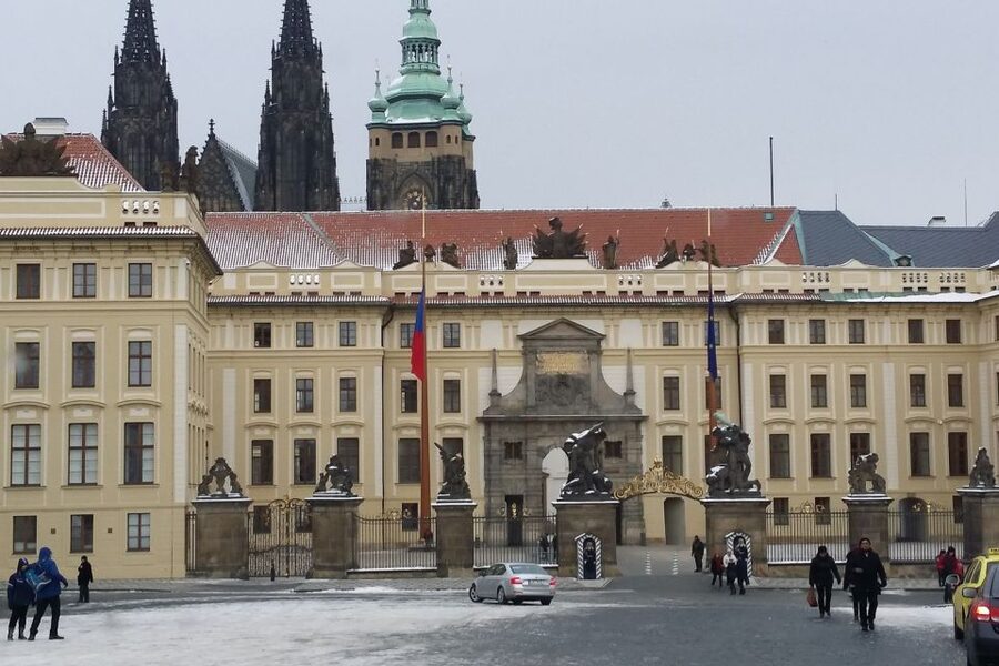 Prague: Historic City Center Bus Tour with Top Sights - The 30-minute break in the Castle District