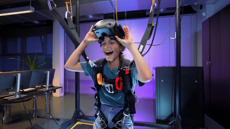 Prague: Hurricane Factory Parachute Jump VR Simulator - Why the training background matters