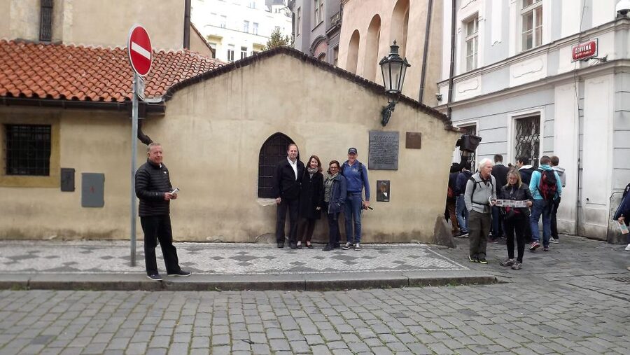 Prague Jewish Quarter Online Audio Guide - The Old Jewish Cemetery and its crowded graves