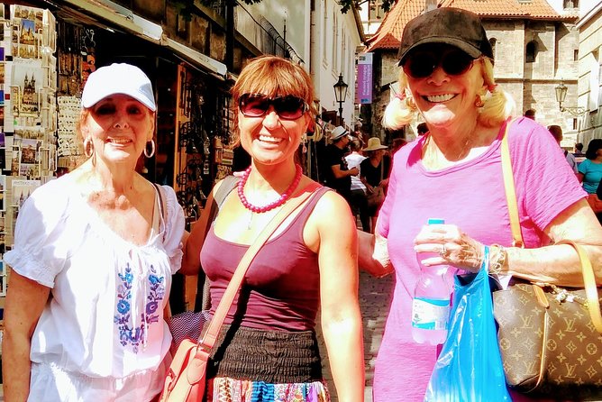 Prague Jewish Quarter Private Half-Day Walking Tour - Reading the crowded Old Jewish Cemetery