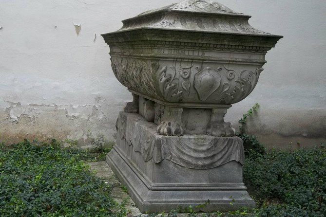 Prague Jewish Quarter Private Half-Day Walking Tour - Starting with the Old-New Synagogue