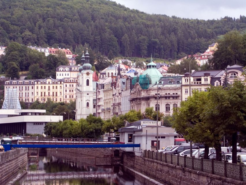 Prague: Karlovy Vary Tour with Lunch and Moser Museum Visit - Moser Glass Museum: beautiful work, limited production access