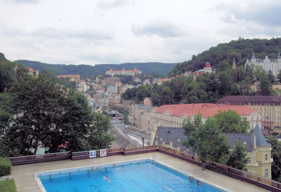 Prague: Karlovy Vary Tour with Lunch and Moser Museum Visit - Lunch in Karlovy Vary
