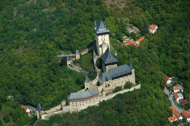 Prague: Karlštejn Castle Guided Tour with Entry Ticket - The one-hour ride from Prague