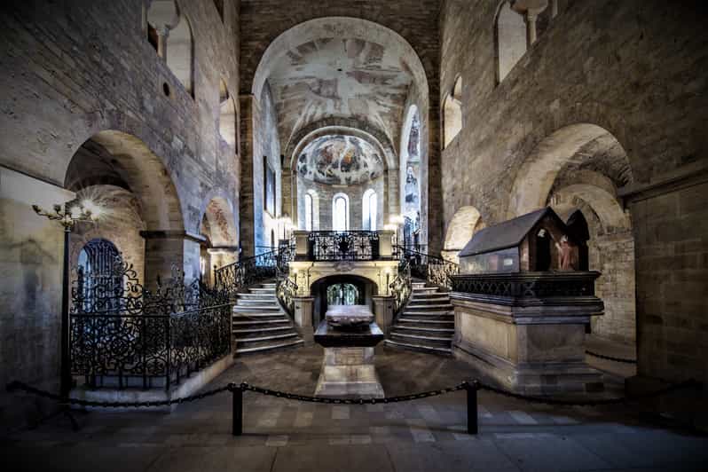 Prague: Klementinum Mirror Chapel Classical Music Concert - Acoustics, temperature, and what to wear