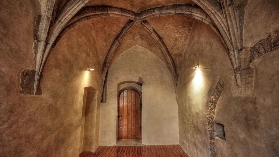 Prague: Medieval Underground Guided Tour - Finding the meeting point inside the Old Town Hall