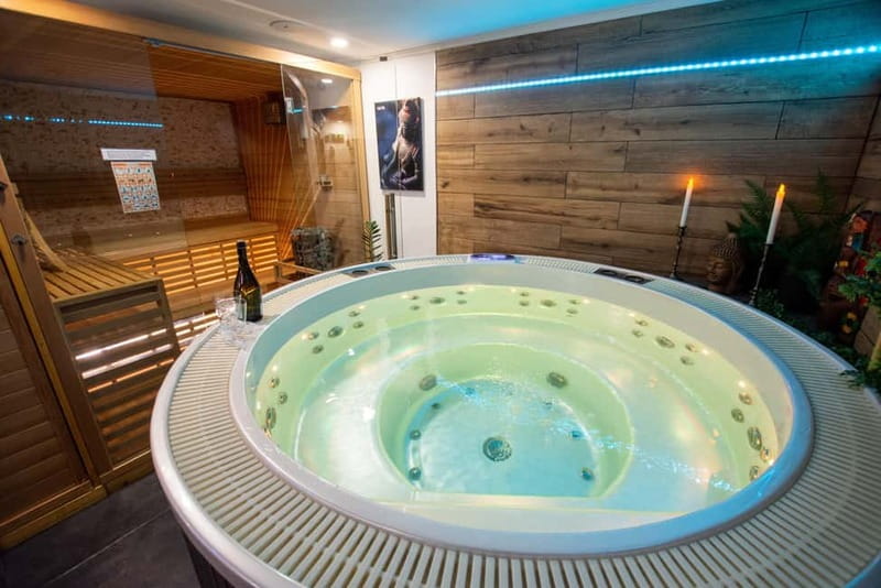Prague: Modern Private Spa with Jacuzzi and Sauna - What this Prague private spa actually offers
