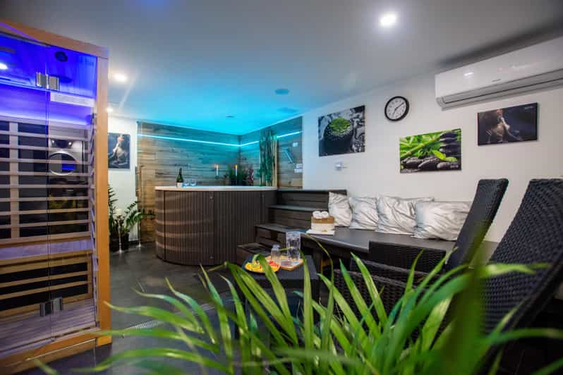 Prague: Modern Private Spa with Jacuzzi and Sauna - Location and transport from central Prague
