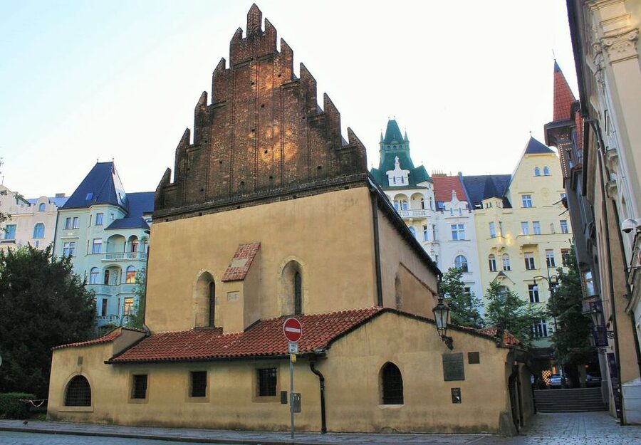 Prague: Old, New, and Jewish Towns Guided Walking Tour - Three hours on foot: what the pace means