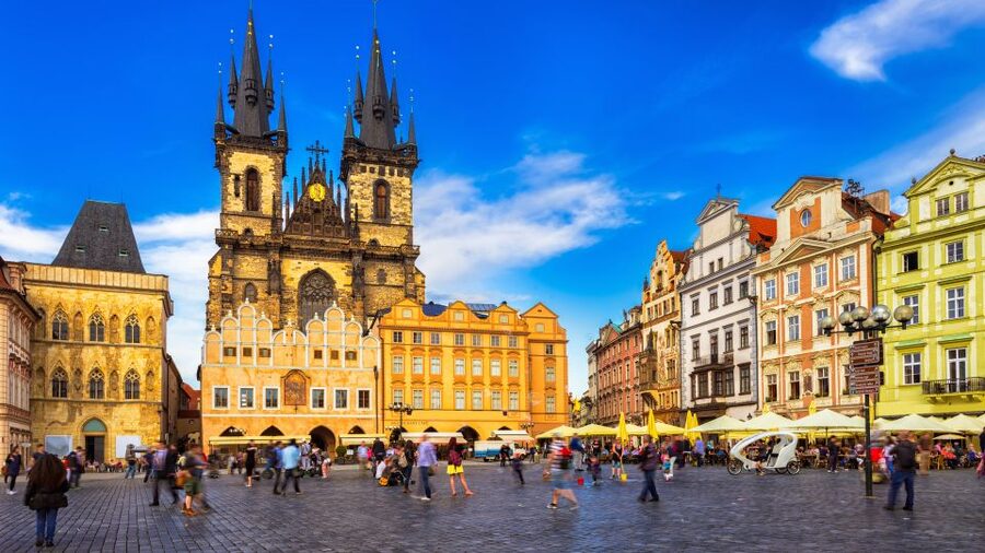 Prague: Old Town and Charles Bridge Tour - What the private guide adds