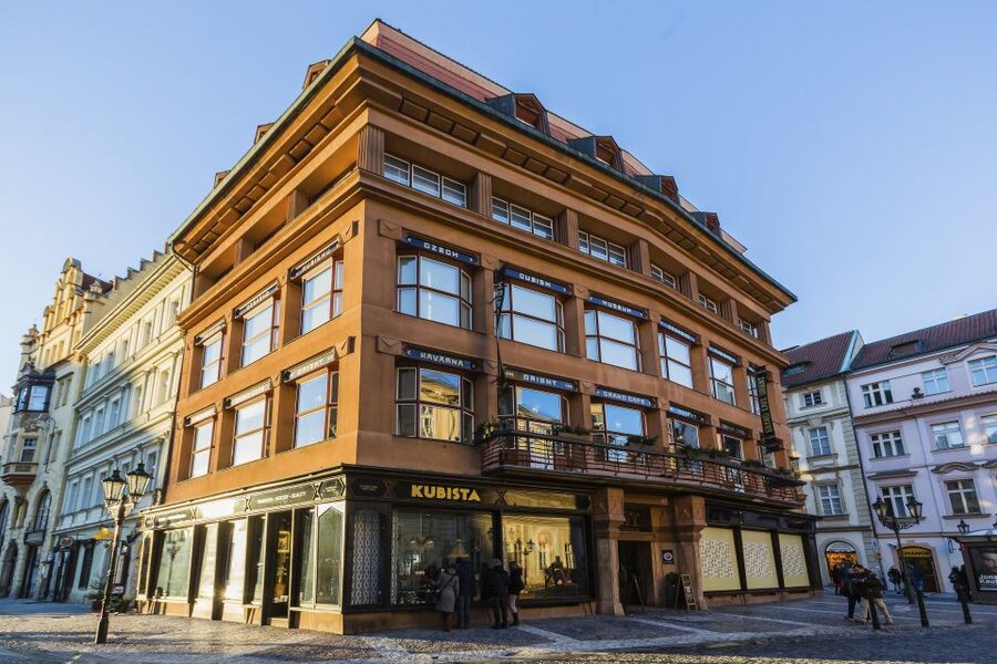 Prague: Old Town and Jewish Quarter 2-Hour Walking Tour - Ungelt and Pařížská Street