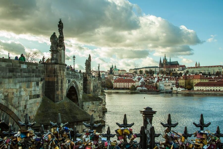 Prague: Old Town and Jewish Quarter Guided Tour in German - Key points to know before booking