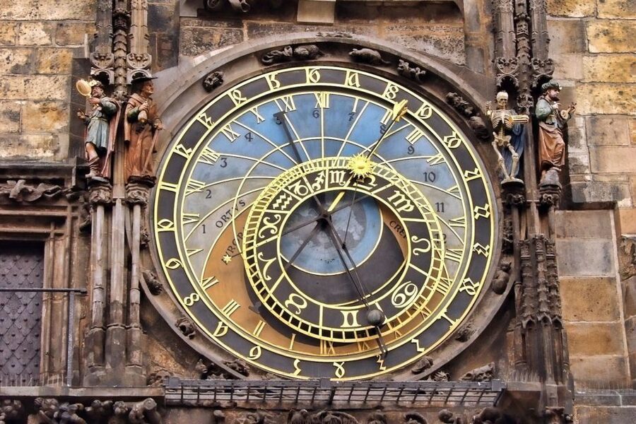 Prague: Old Town and Jewish Quarter Guided Tour in German - Why this 135-minute walk works as a Prague introduction