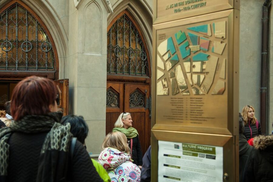 Prague: Old Town and Jewish Quarter Guided Tour in German - Clementinum and the final approach to the river