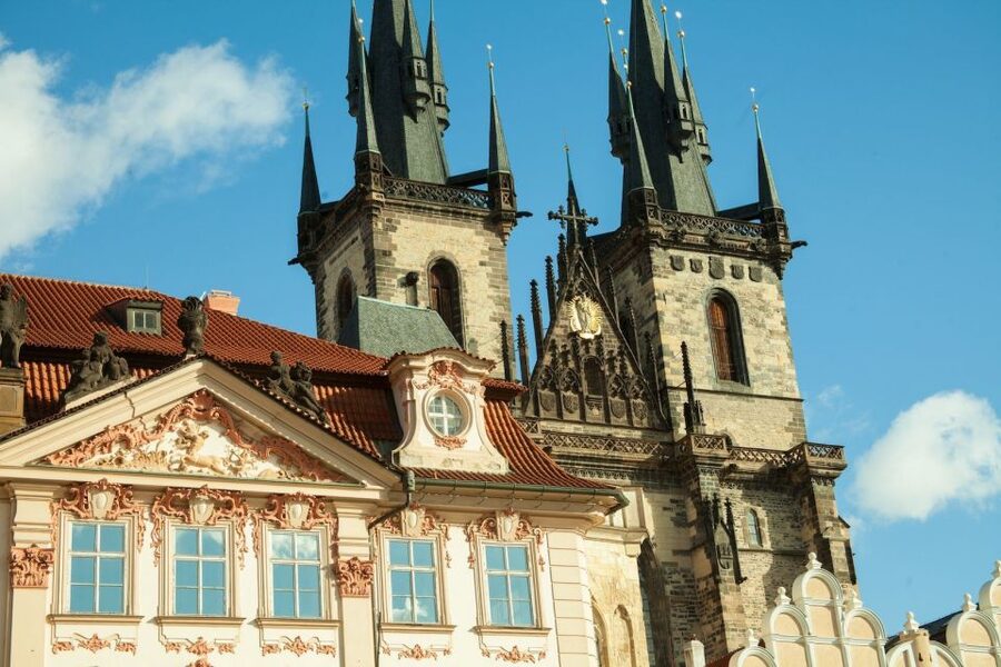Prague: Old Town and Jewish Quarter Guided Tour in German - Old Town Square and the first look at Prague
