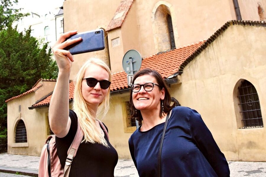 Prague: Old Town and Jewish Quarter Tour - How the 90-minute format affects the experience