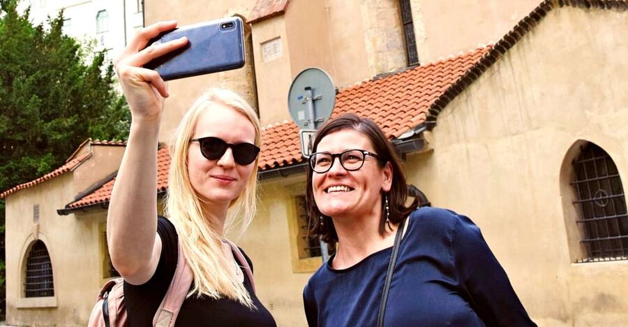 Prague: Old Town and Jewish Quarter Tour - Price, language, and booking flexibility