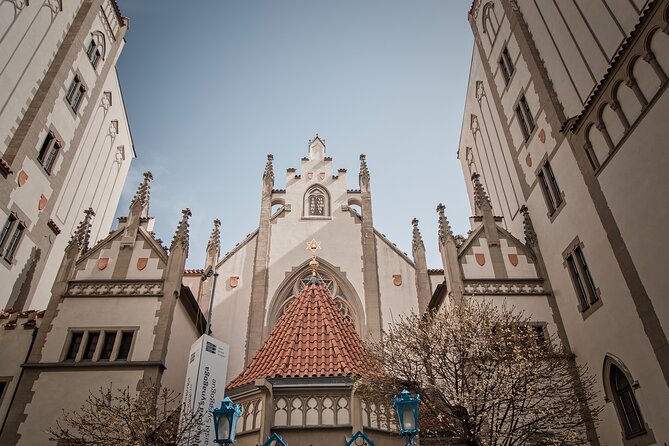 Prague Old Town and Jewish Quarter Walking Tour - Entering the Jewish Quarter through its synagogues