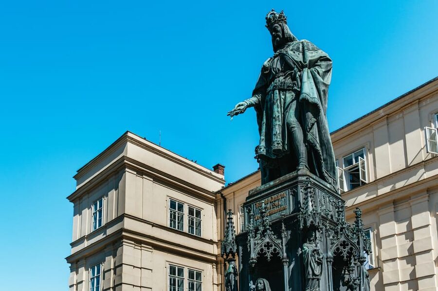 Prague: Old Town, Astronomical Clock and Underground Tour - What the $32 price gets you